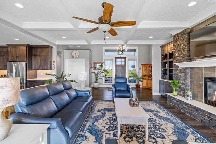 Property Photo:  3006 N Bermuda Rd  WA 99338 