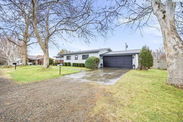 Property Photo:  2603 S Everett Pl  WA 99337 