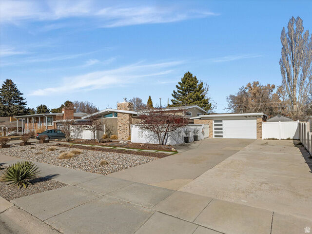 Property Photo: 5471 S Dunbarton Dr E UT 84117