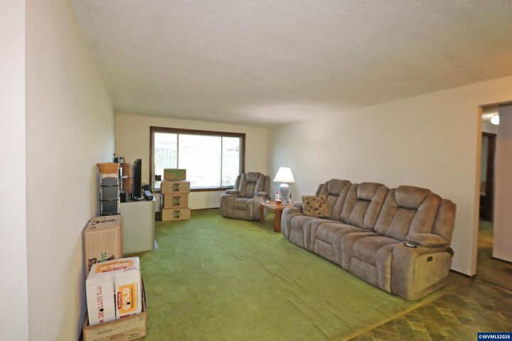 Property Photo: 495 Buckboard Ct SE OR 97317