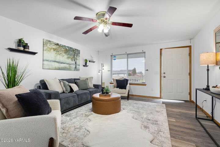 Property Photo: 239 Joyce Pl WA 98908