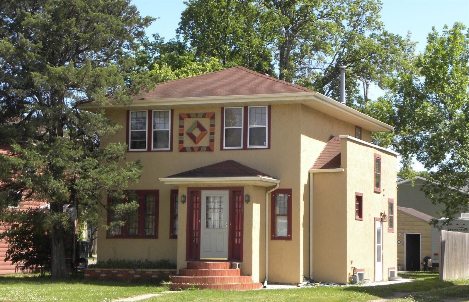 Property Photo:  307 SW 6th Ave  SD 57401 