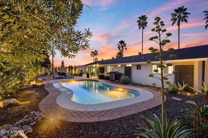 Property Photo:  2115 E State Avenue  AZ 85020 