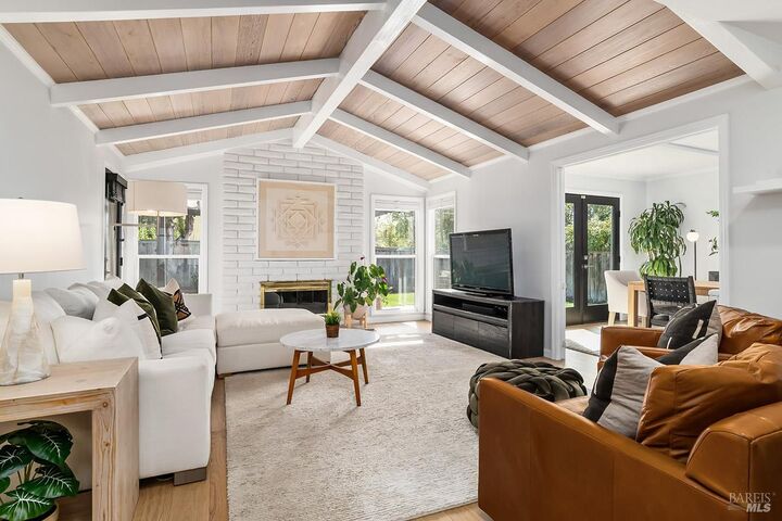 Property Photo: 232 San Carlos Way CA 94945