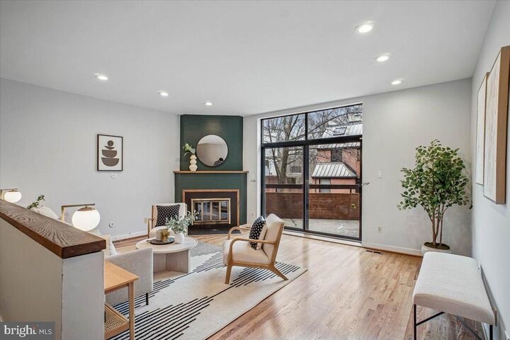 Property Photo:  1682 Oak Street NW 19  DC 20010 