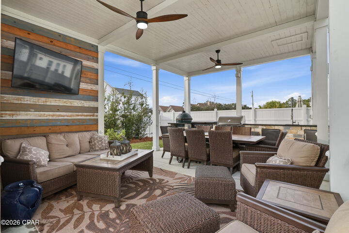 Property Photo:  725 Landing Circle  FL 32413 