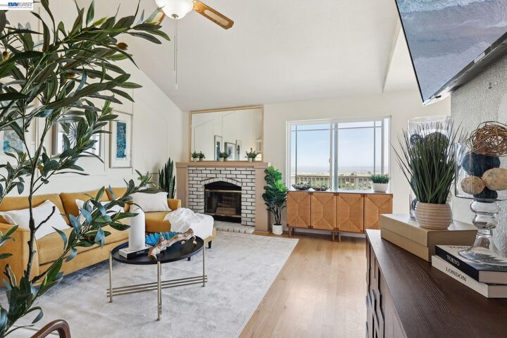 Property Photo:  323 Rosemarie Pl  CA 94565 