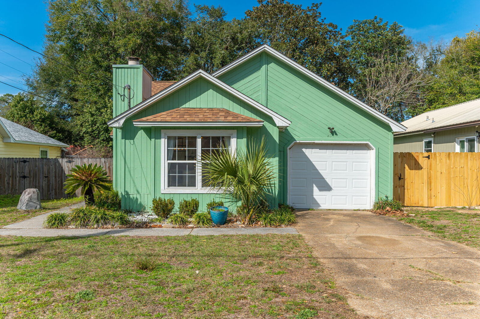 Property Photo:  204 McKinley Street  FL 32578 