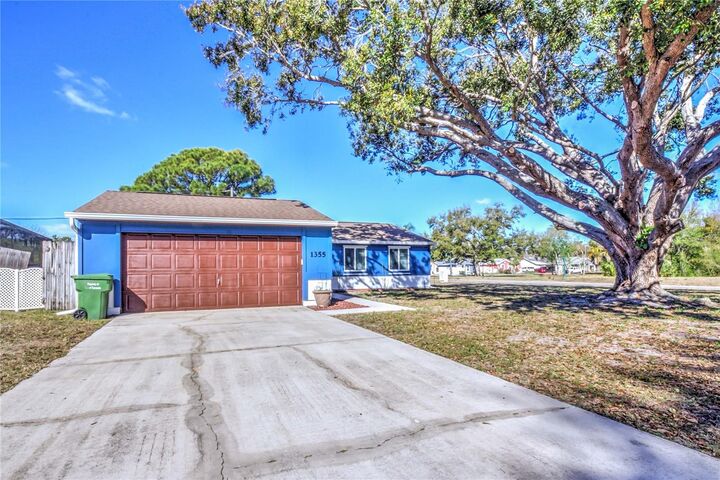 Property Photo:  1355 N Pompano Avenue  FL 34237 