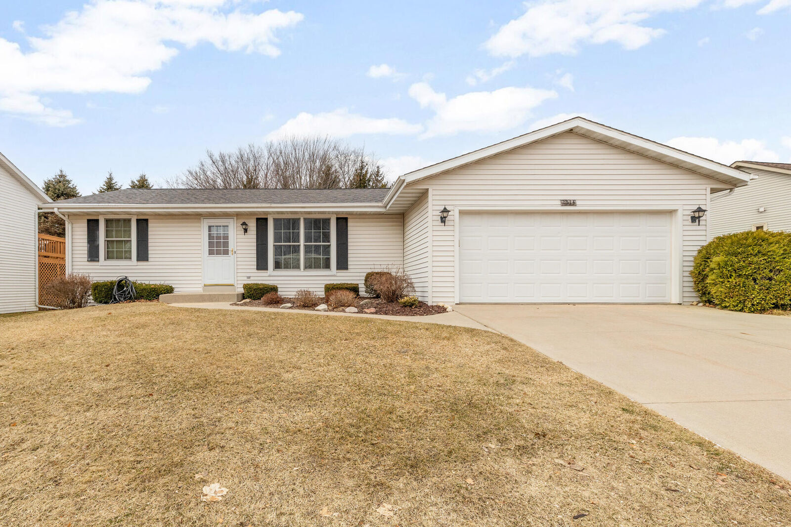 Property Photo:  1514 Walsh Acres Dr  WI 53095 