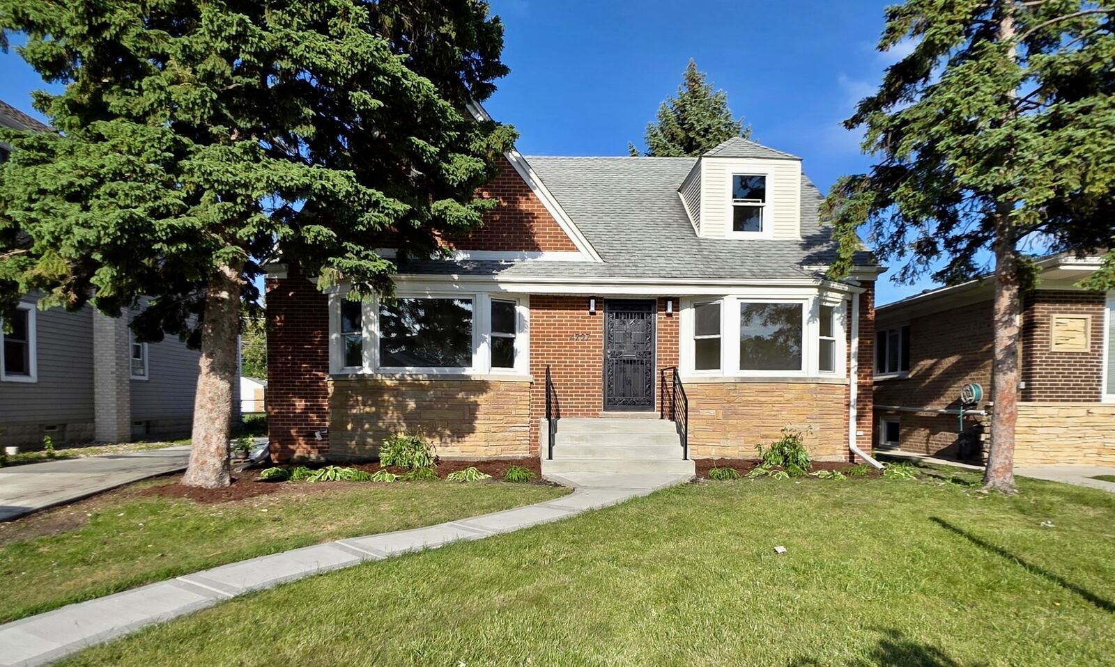 Property Photo: 4727 N Newcastle Avenue IL 60706