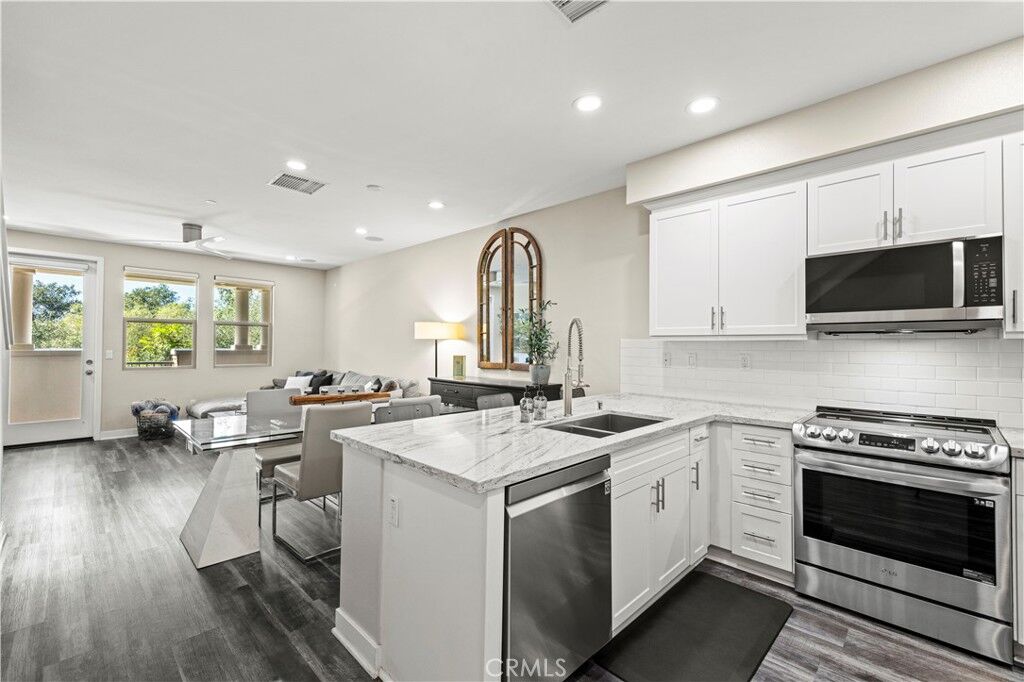 Property Photo:  83 Jensen Court  CA 91360 
