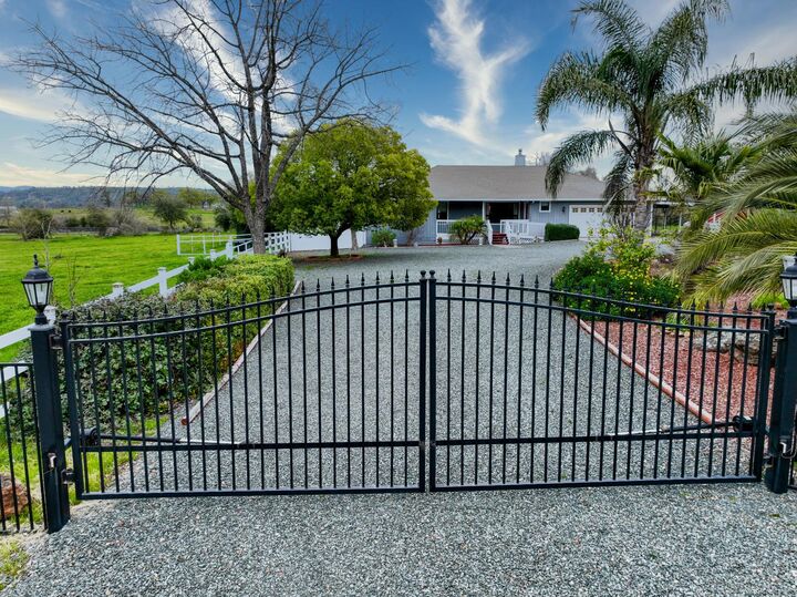 Property Photo: 5557 Everglade Trail CA 95918