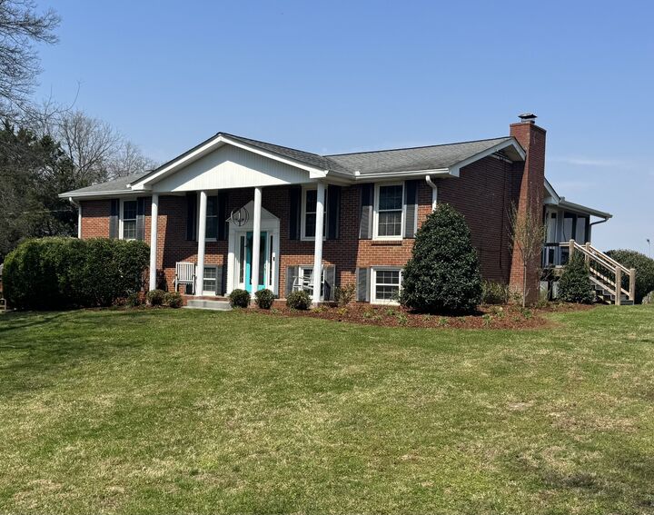 Property Photo: 2084 Kidd Rd TN 37135