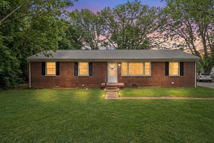 Property Photo: 756 Ridgelawn Pl TN 37388