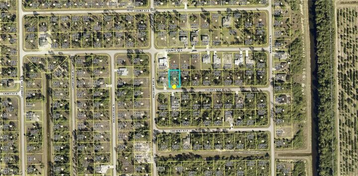 Property Photo: 1237 Creary Street E FL 33974