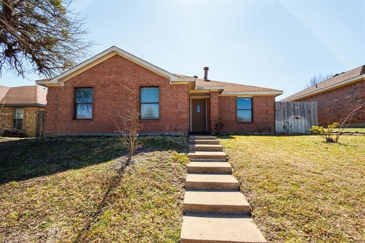 Property Photo: 5118 Wesley Chapel Lane TX 75236