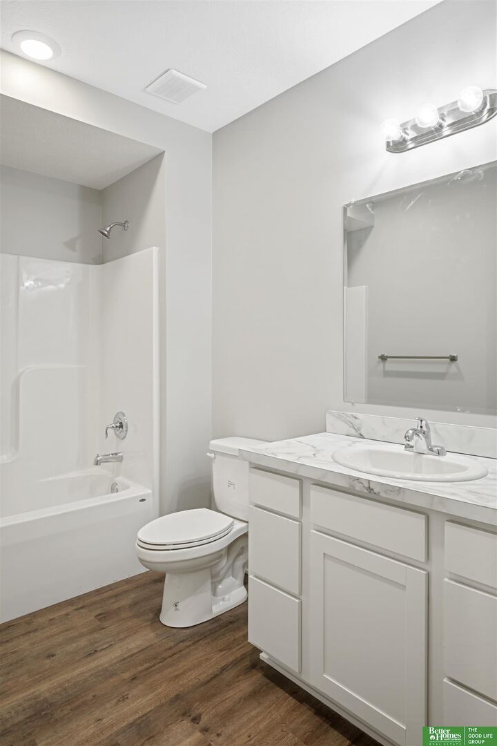 Property Photo:  2230 N 39th Street  NE 68111 