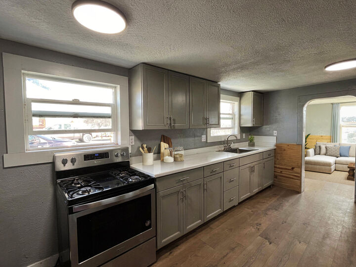 Property Photo:  293 NE 7th Street  OR 97754 