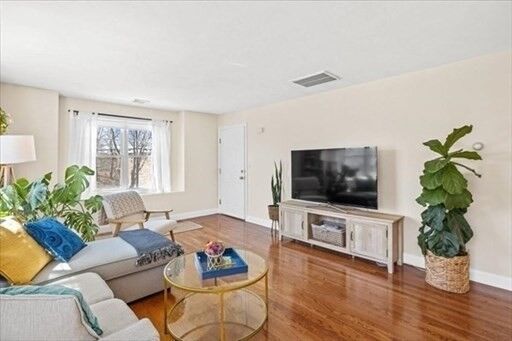 Property Photo:  468 Sea St 468  MA 02169 