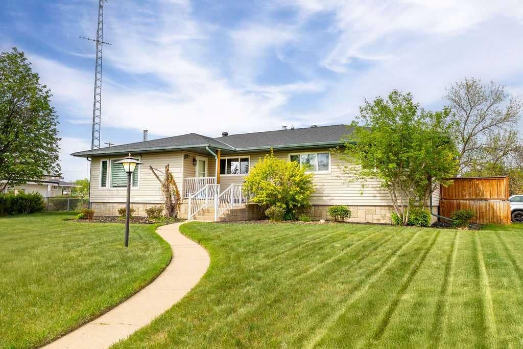 Property Photo: 638 9 Avenue AB T9W 1B3