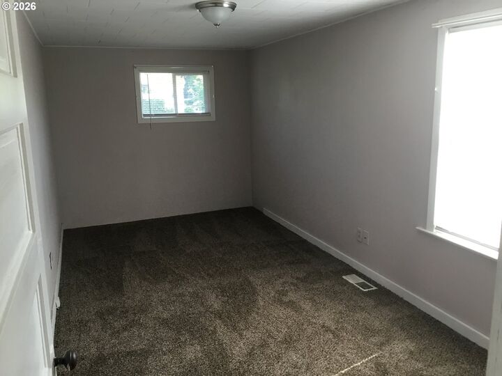 Property Photo:  1224 NE 60th Ave  OR 97213 
