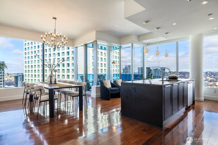 Property Photo:  737  Olive Way 3702  WA 98101 