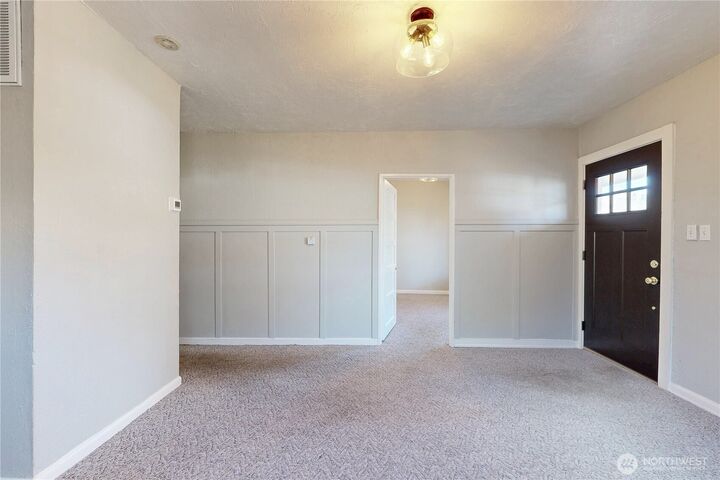 Property Photo:  332  L St  WA 99362 