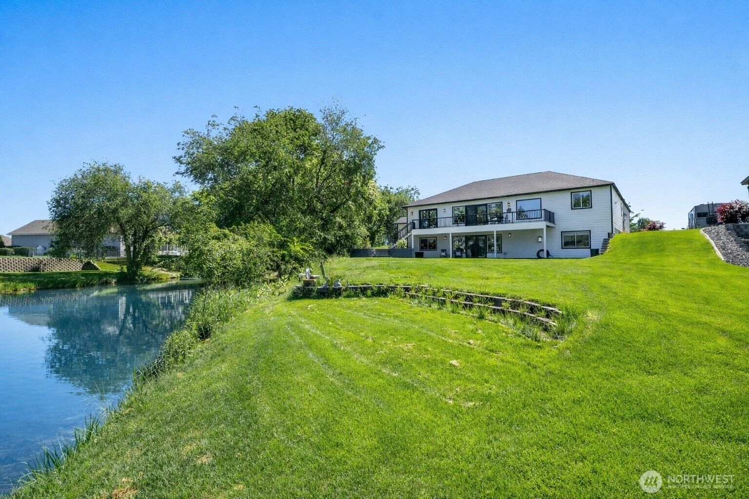 Property Photo: 800 S Camas Place WA 98837