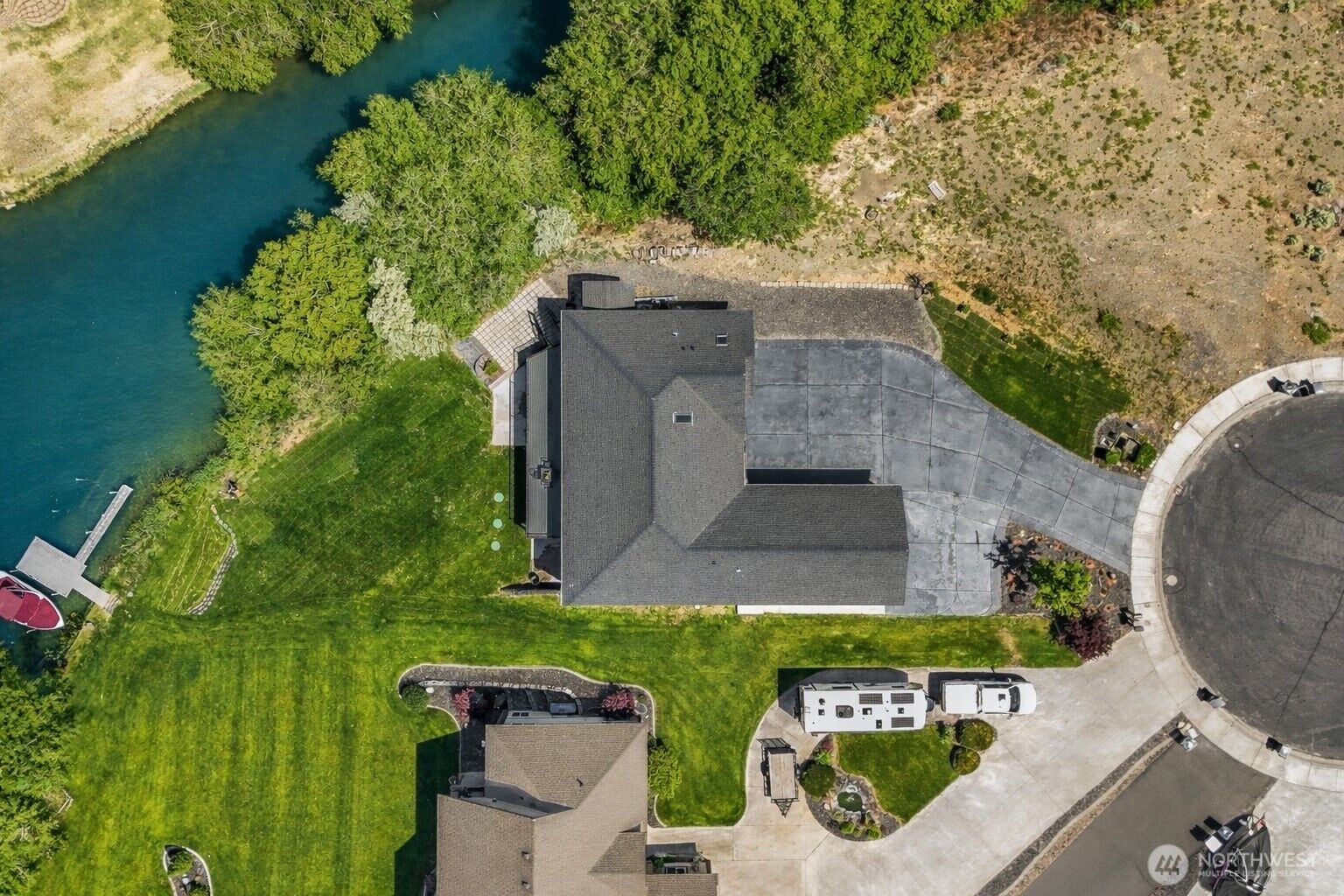 Property Photo: 800 S Camas Place WA 98837