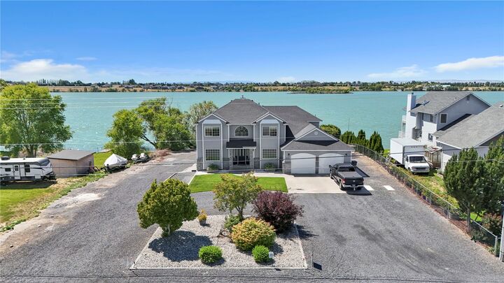 Property Photo:  4114  Shorecrest Drive NE  WA 98837 