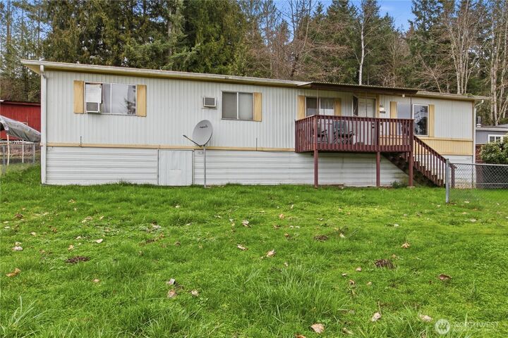 Property Photo: 14402 215th Avenue E WA 98391