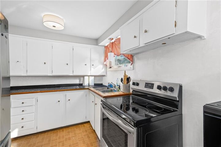 Property Photo:  28 Hoyt Street  RI 02886 