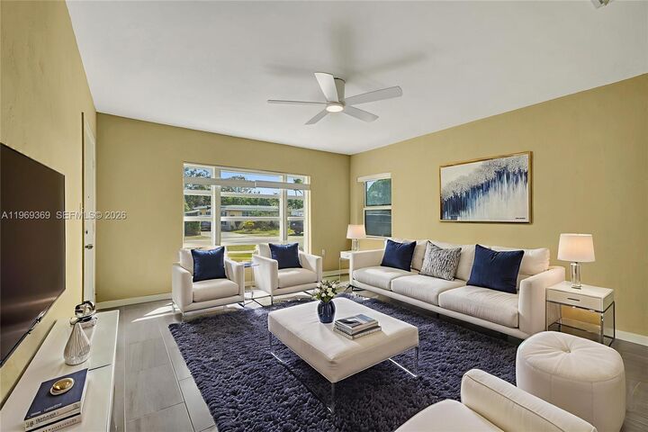 Property Photo:  208 SW 2nd Pl  FL 33004 