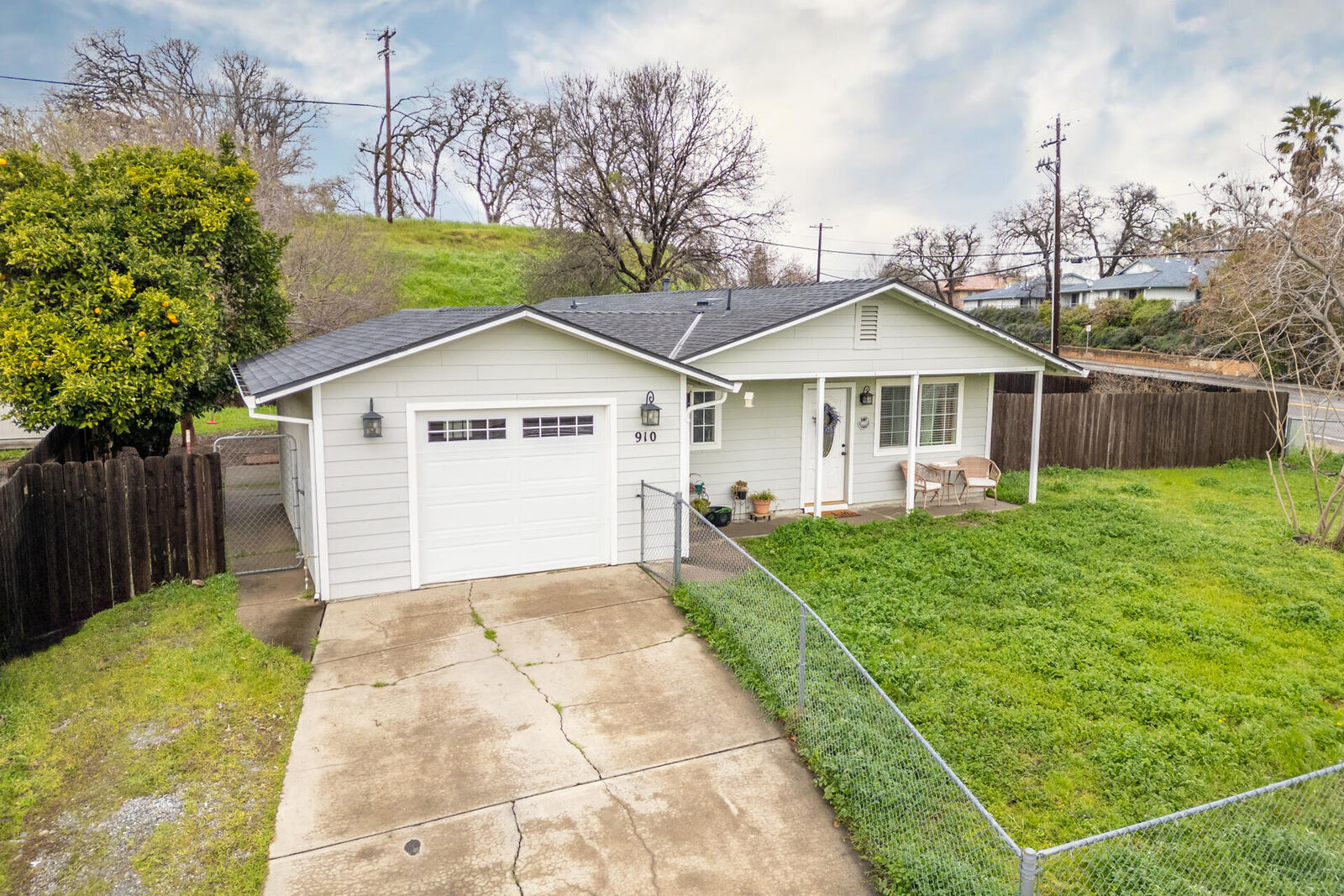 Property Photo:  910 Aloha Street  CA 96080 