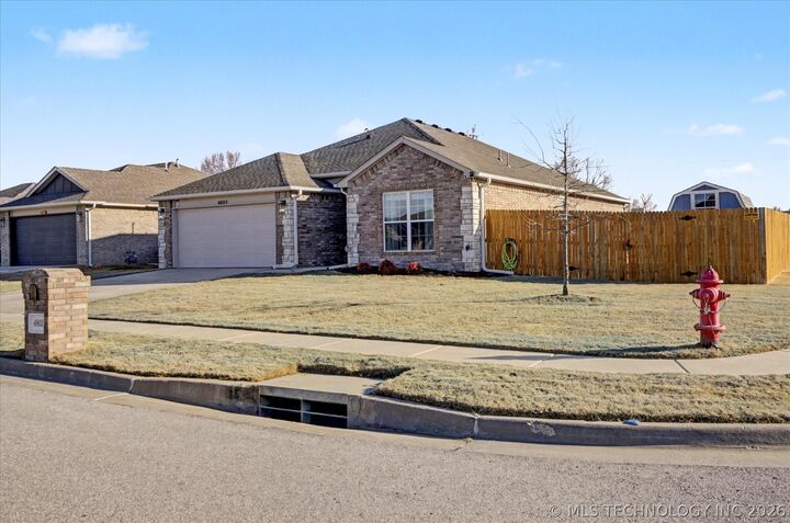 Property Photo:  4803 E Galveston Place  OK 74014 