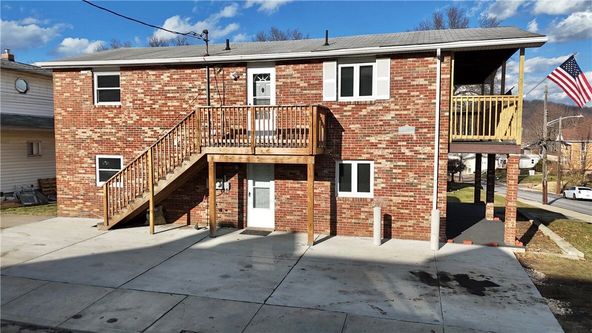 Property Photo:  927 Vance Ave Unit A  PA 15108 