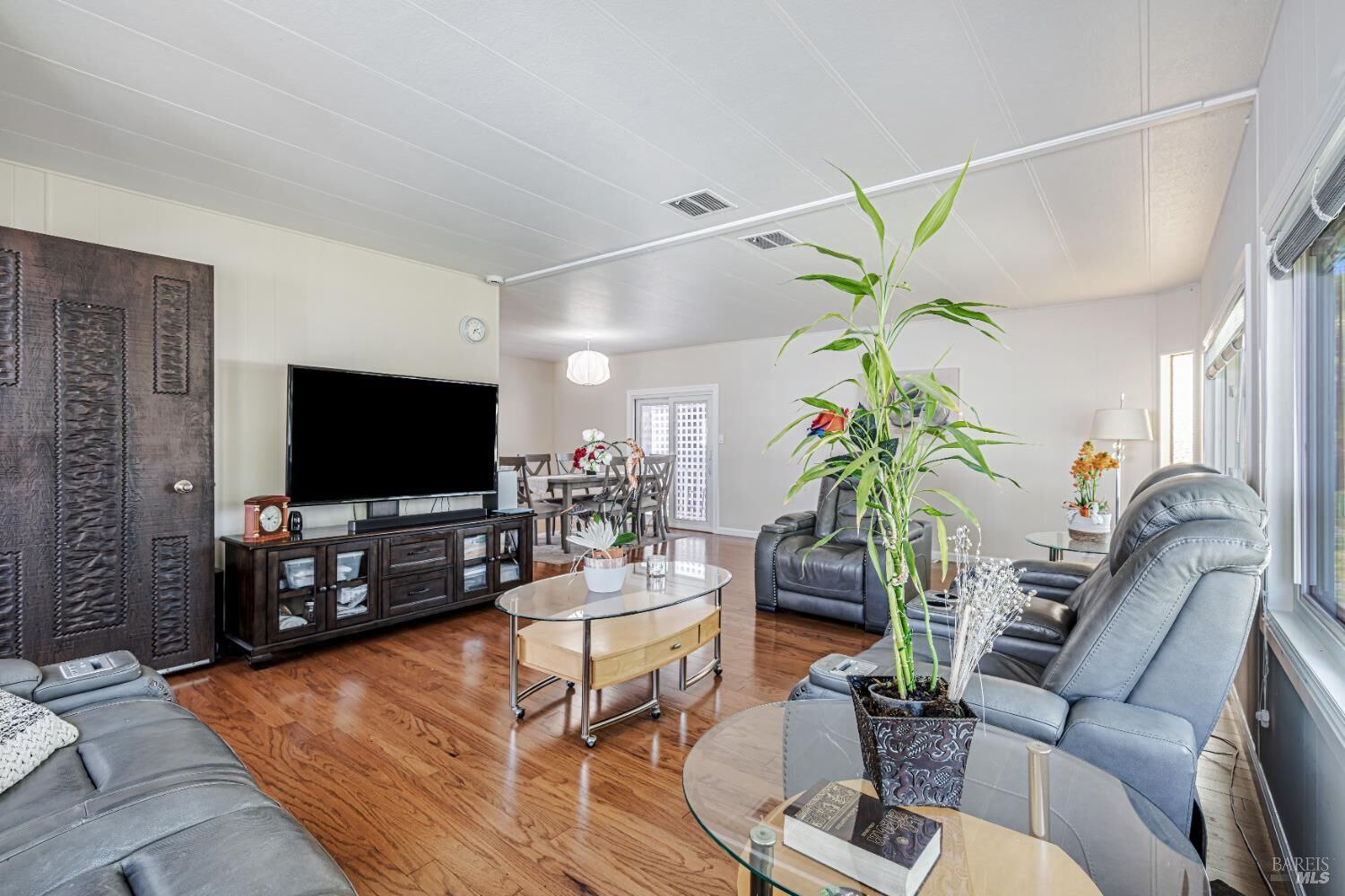 Property Photo:  815 Las Palmas Avenue  CA 94949 