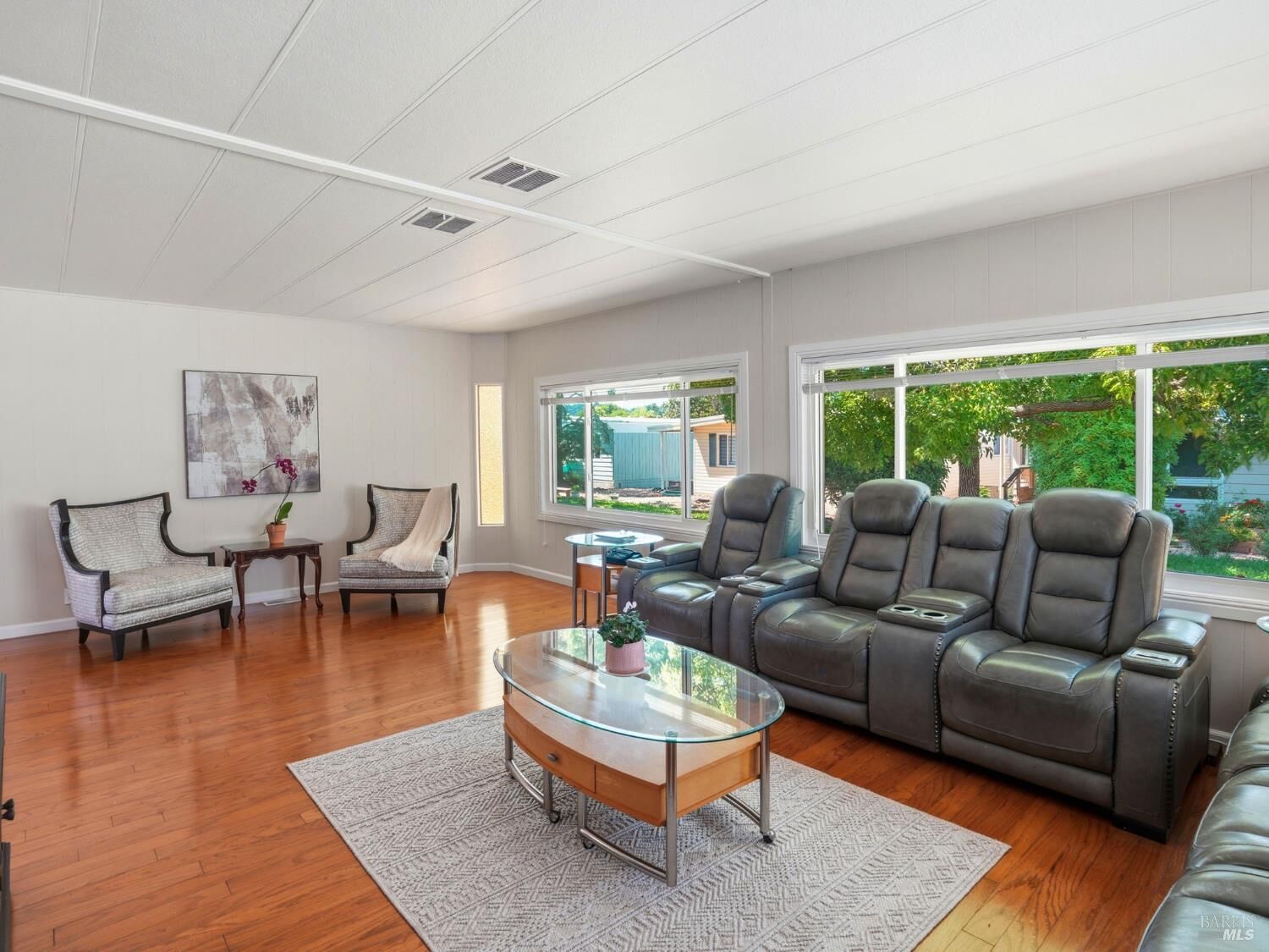 Property Photo: 815 Las Palmas Avenue CA 94949