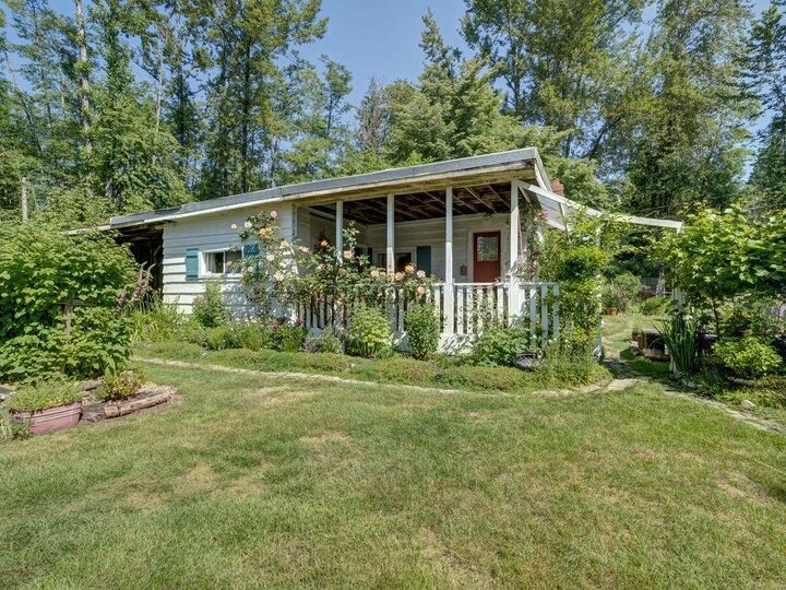 947 North Road — photo 1