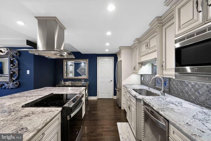 Property Photo:  1420 Locust Street 31I  PA 19102 