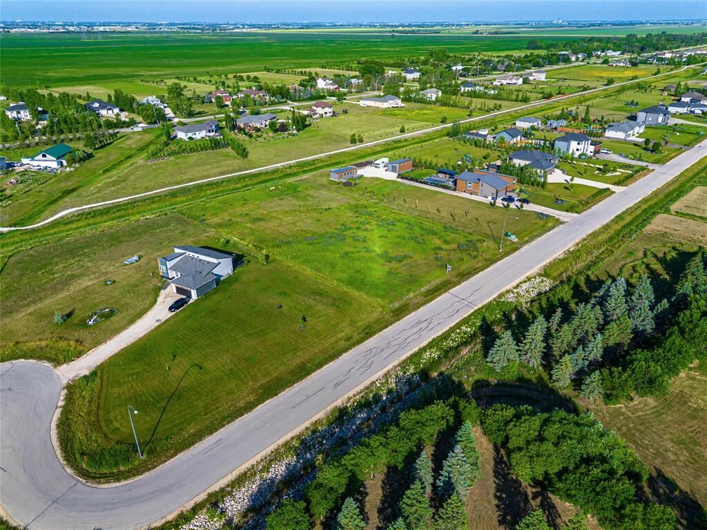 Property Photo:  320 Slater Road  MB R4A 3A1 