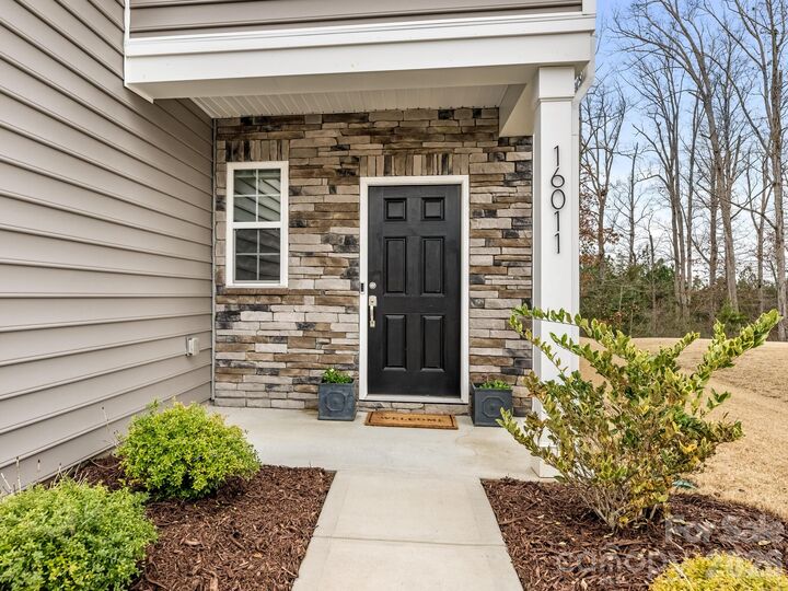 Property Photo: 16011 Seagard Cove NC 28278