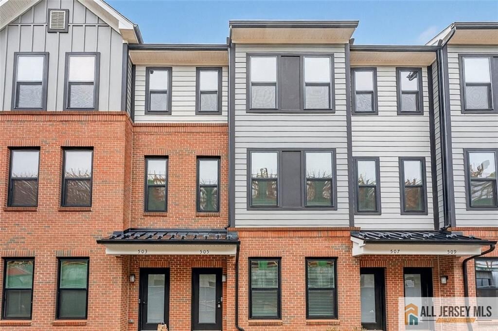 Property Photo:  505 Sadie Circle  NJ 08901 