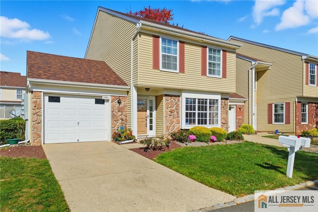 Property Photo:  376 Stirling Drive 376A  NJ 08831 