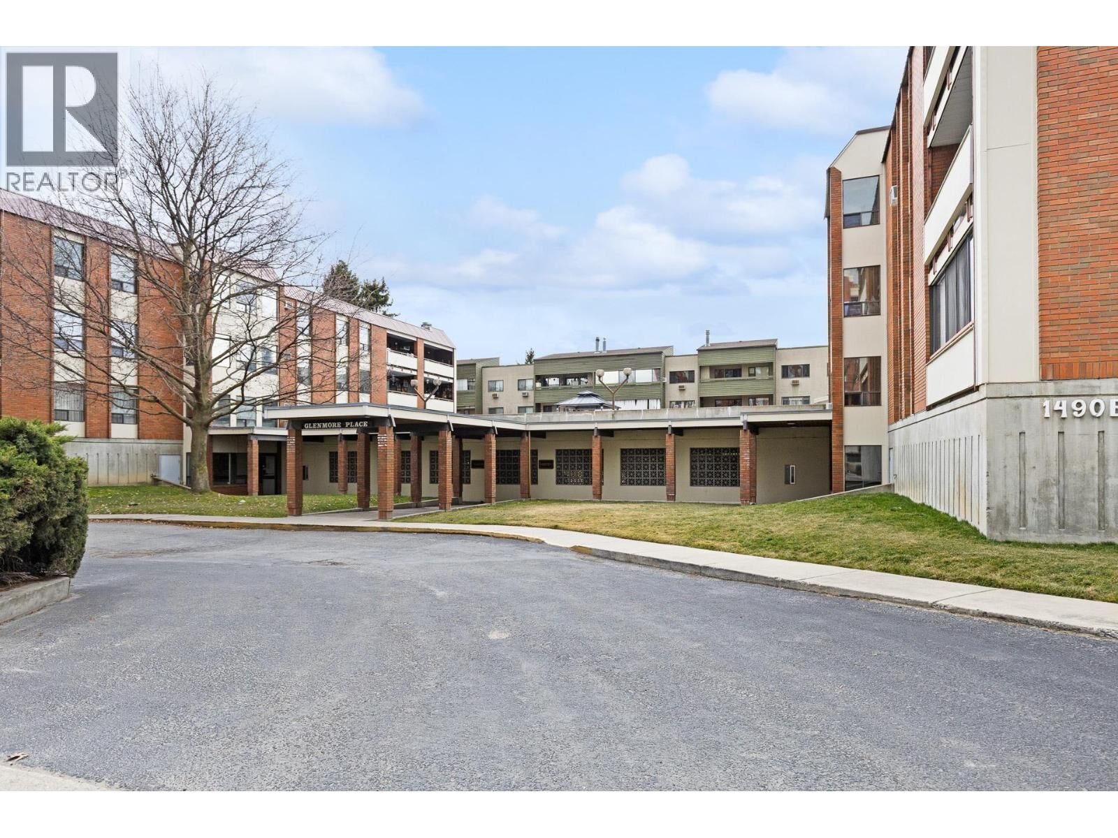 Property Photo: 1490B Gordon Drive 304 BC V1Y 3G5