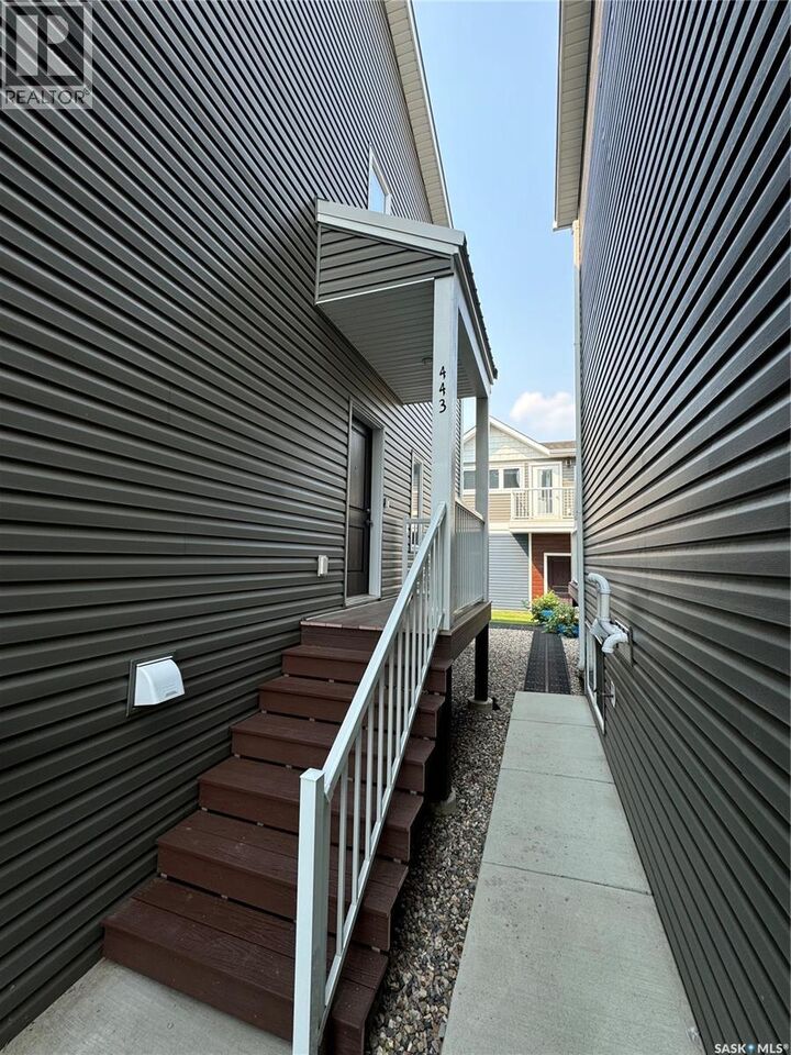 Property Photo:  443 L Avenue S  SK S7M 5Y6 