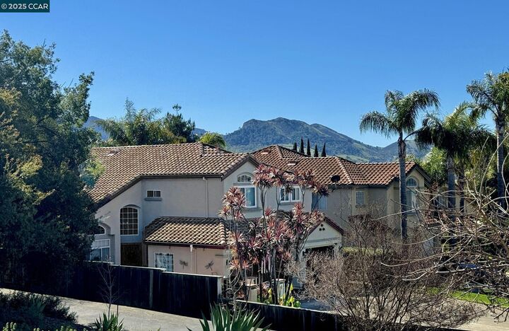 Property Photo: 5233 Boulder Ct CA 94521