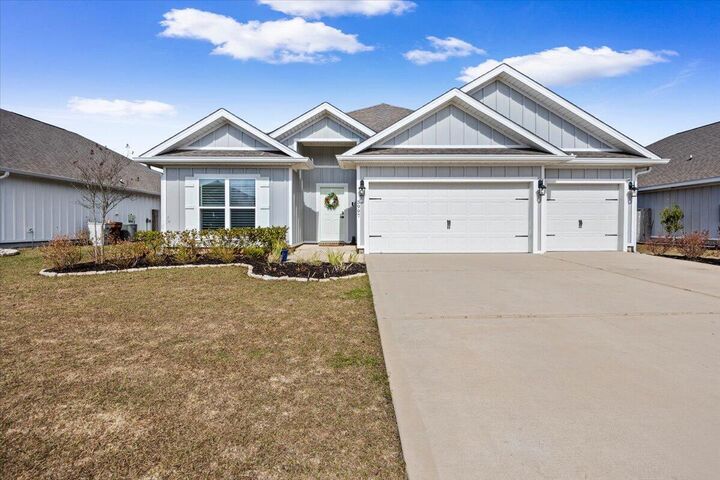 Property Photo: 5997 Forest Bay Avenue FL 32563