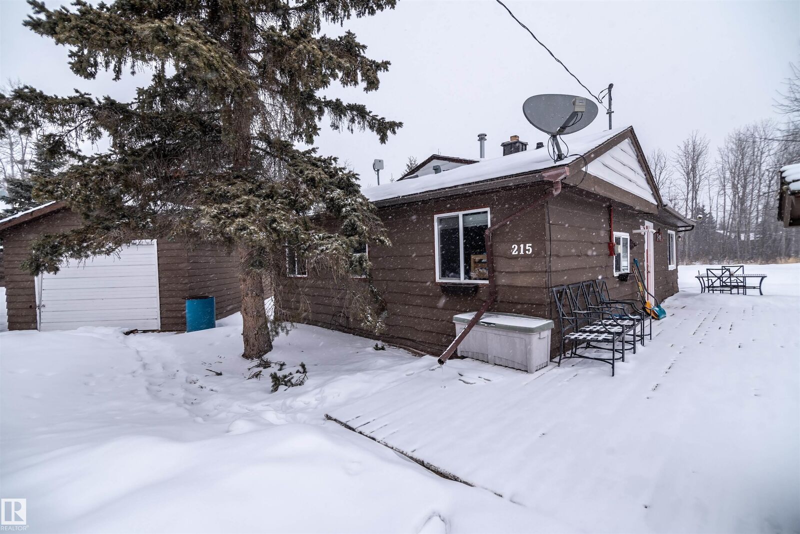 Property Photo: 215 2 Street AB T0E 1A0